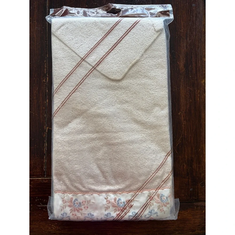 NOS Vtg Letters Inc 3 Piece Embellished Towel Set Floral Bow Cream Made in‎ USA
